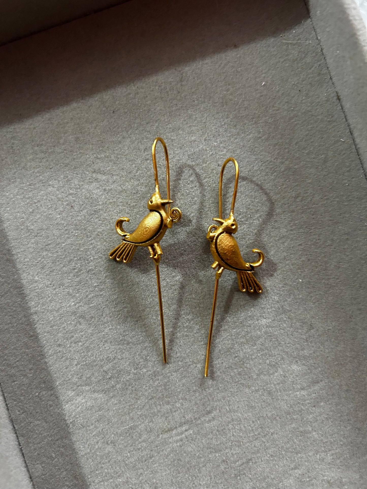 Gold motif Ear cuff