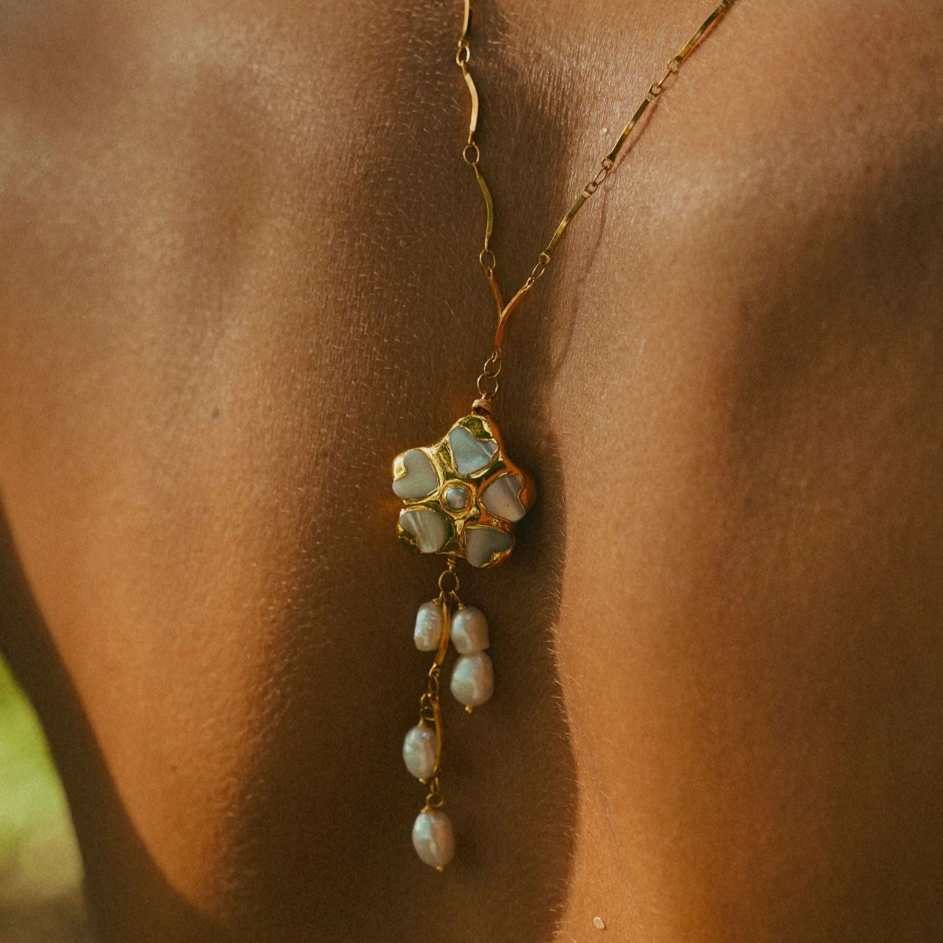 Pretty Gorgeous Stuff Freshwater Pearl Flower Pendant Clavicle Necklace 14K gold plated product shot