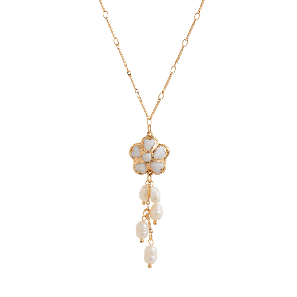 Pretty Gorgeous Stuff Freshwater Pearl Flower Pendant Clavicle Necklace clasp detail