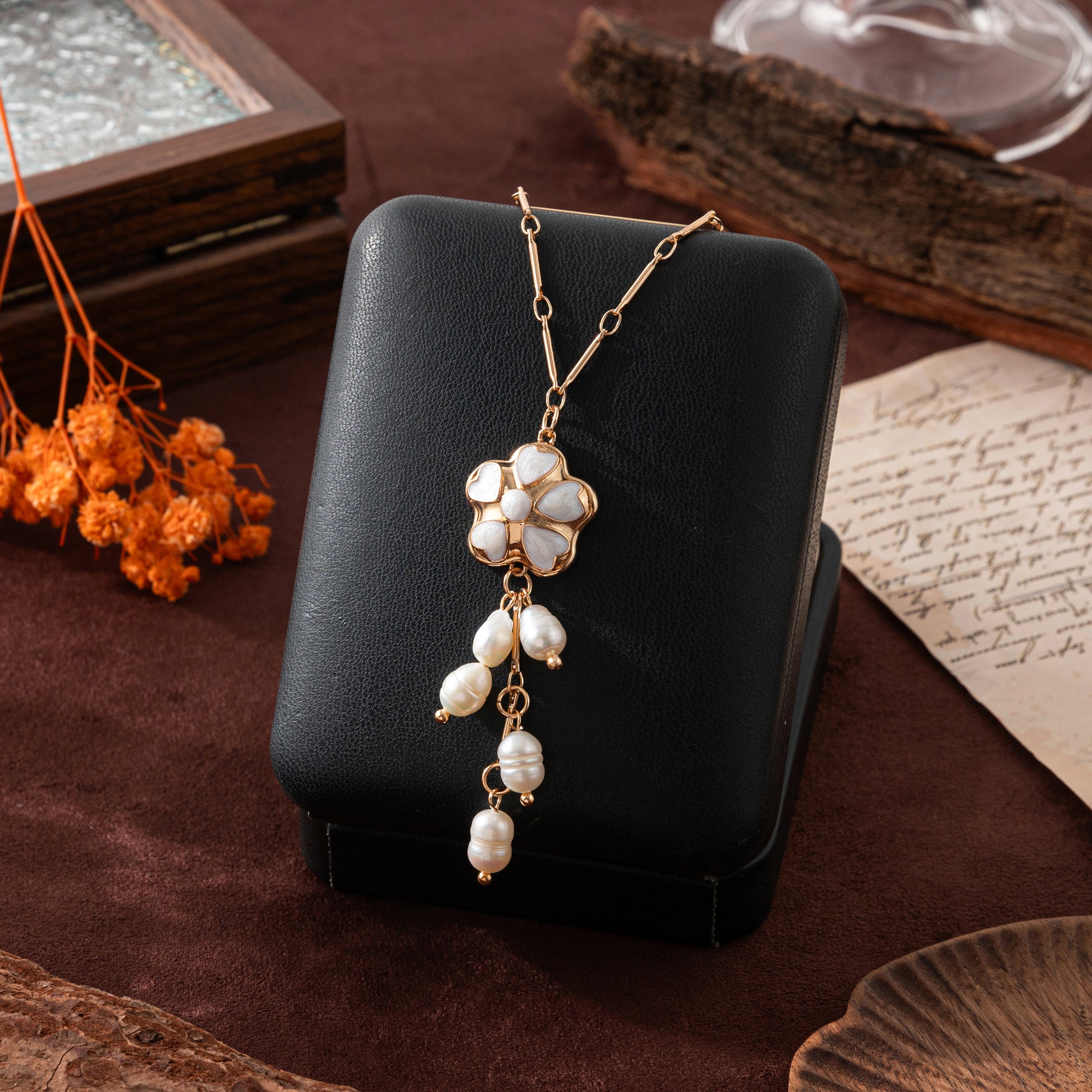 Freshwater Pearl Flower Pendant Clavicle Necklace