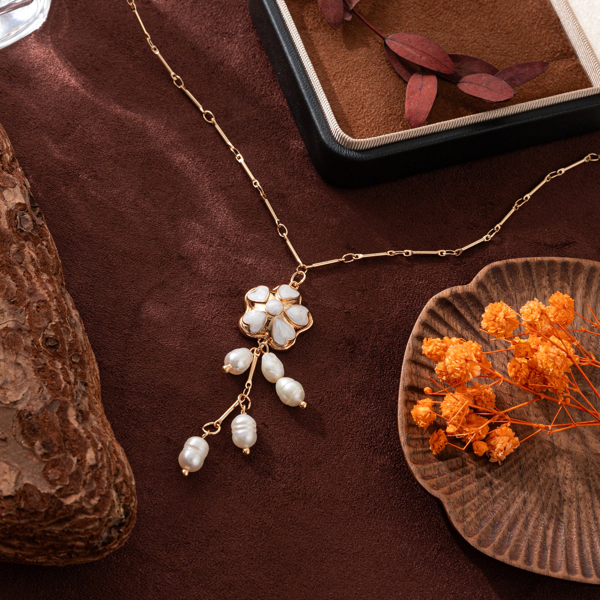 Freshwater Pearl Flower Pendant Clavicle Necklace
