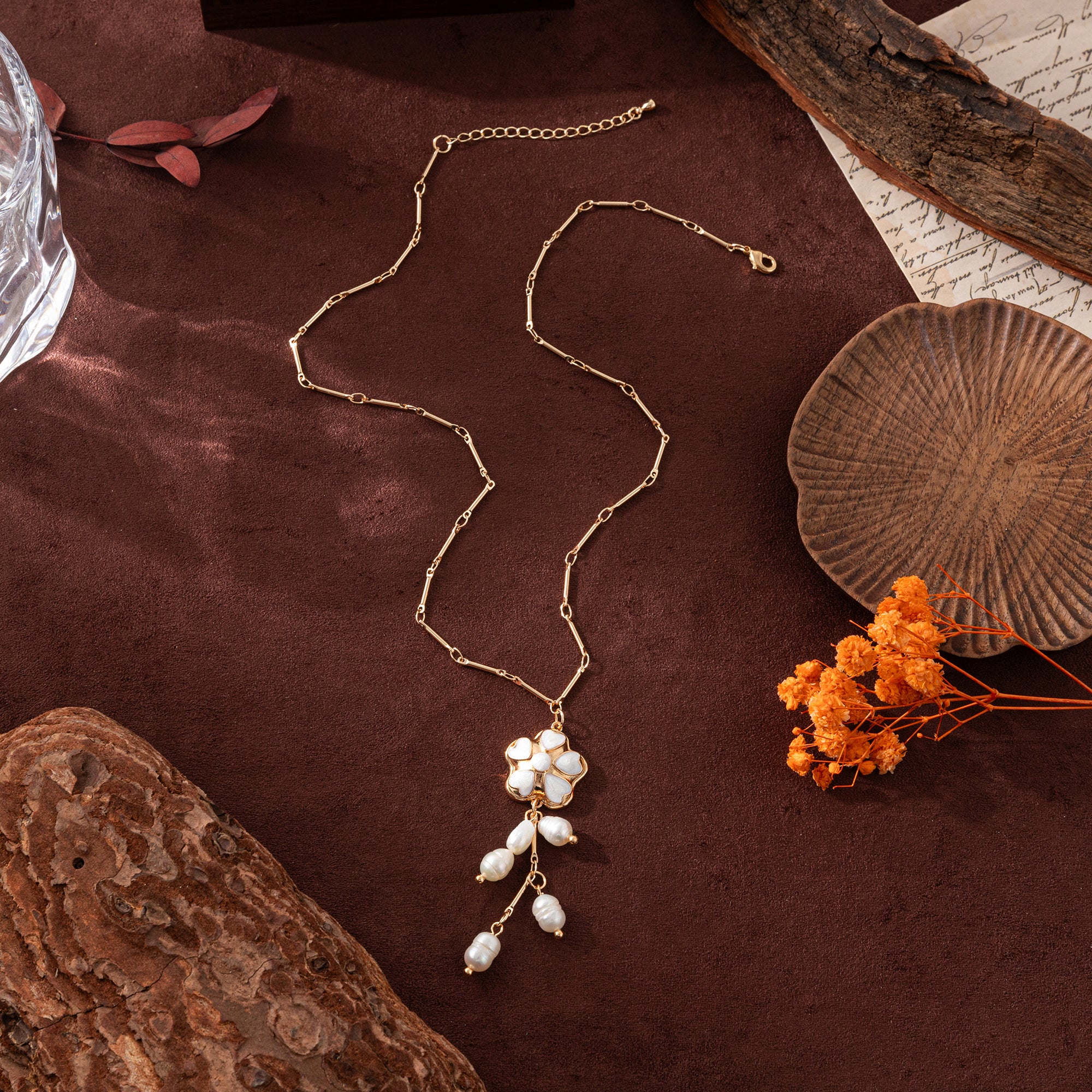 Pretty Gorgeous Stuff Freshwater Pearl Flower Pendant Clavicle Necklace detail chain shot